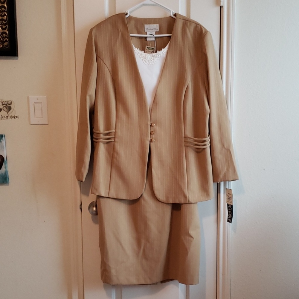 Ladies suit